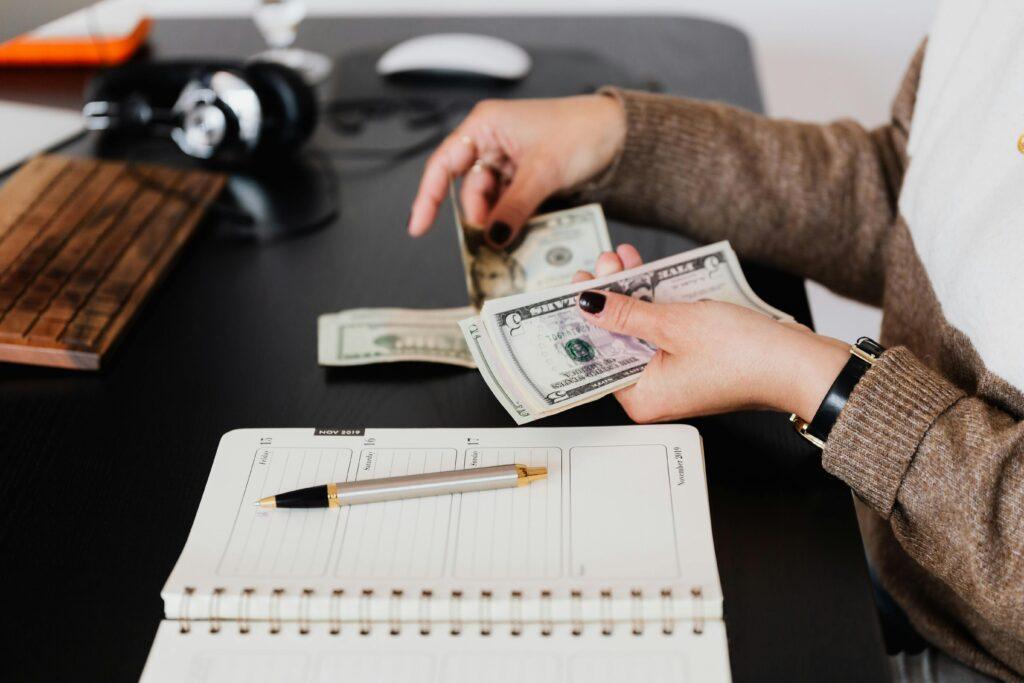 Budgeting for Women: 10 Expert Methods to Crush Debt and Save Budgeting for Women