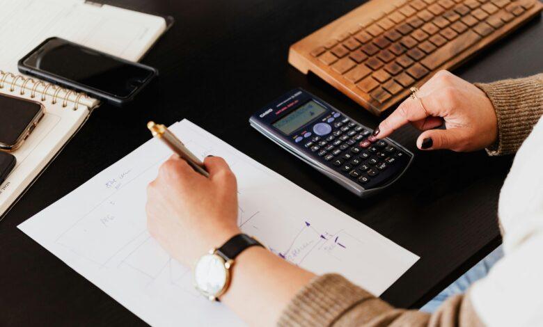 Budgeting for Women: 10 Expert Methods to Crush Debt and Save Budgeting for Women