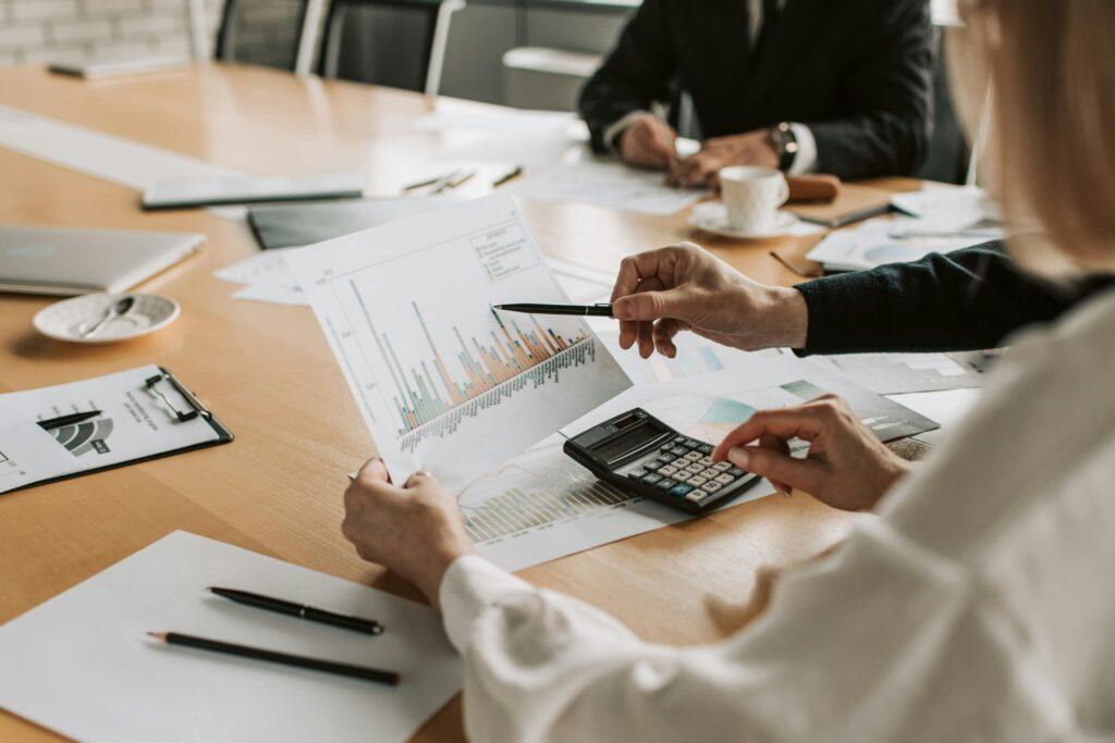 Budgeting for Women: 10 Expert Methods to Crush Debt and Save Budgeting for Women