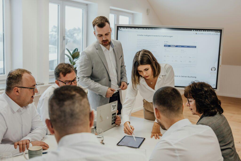 Drive Business Growth Strategy: Women CEOs Lead with 7 Strategies Business Growth Strategy