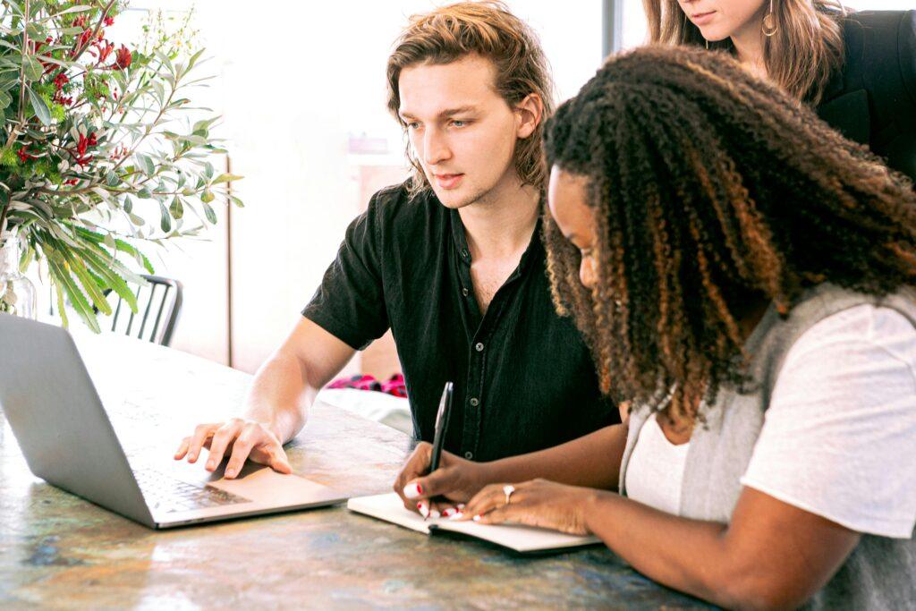 Digital Marketing ROI Calculator 2025: Best Channels for Women-Owned Businesses Digital Marketing ROI Calculator