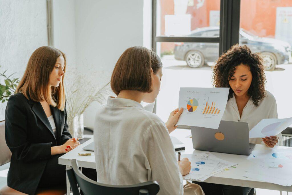Long-Term Wealth: 10 Powerful Strategies for Women to Retire Early in 2025 Long-Term Wealth