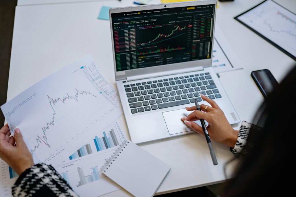 Empowering Women Through Value Investing: Applying Buffett's Wisdom in 2025 Value Investing