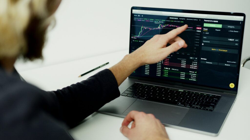 Empowering Women Through Value Investing: Applying Buffett's Wisdom in 2025 Value Investing