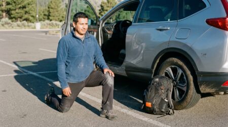 Essential stretching routines for day hikers before and after the trail